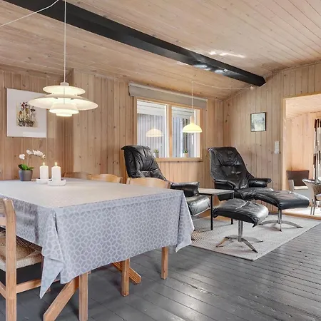 Beautiful In With Kitchen Holiday home